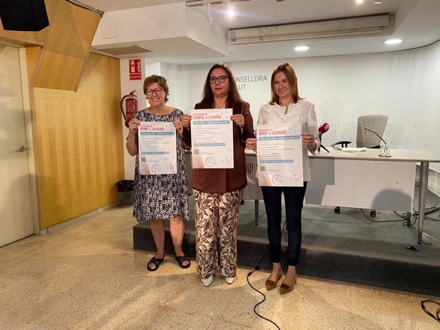 La coordinadora de vacunas, Antònia Galmés, la consellera de Salud, Manuela García, y la directora general de Salud Pública, Elena Esteban.