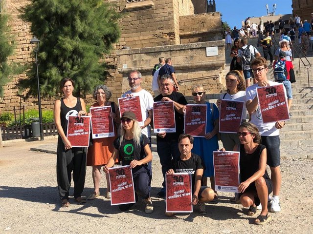 Miembros de la Contracimera Social del Turismo.