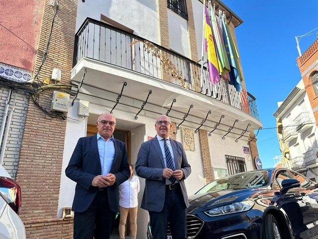 El alcalde de Jamilena y el delegado de la Junta en Jaén.