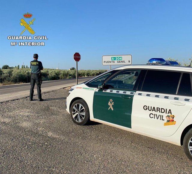 Archivo - Guardia Civil en Puente Genil (Córdoba).