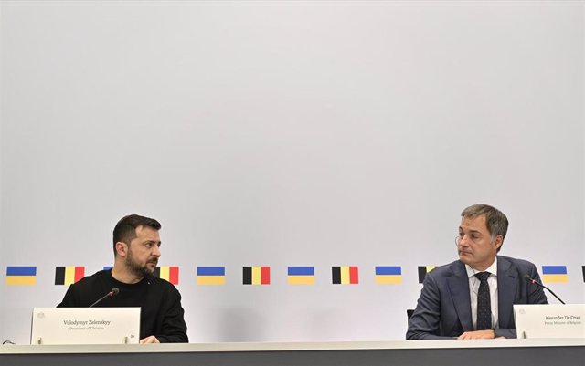 El presidente de Ucrania, Volodimir Zelenski, junto al primer ministro de Bélgica, Alexander de Croo, en Bruselas