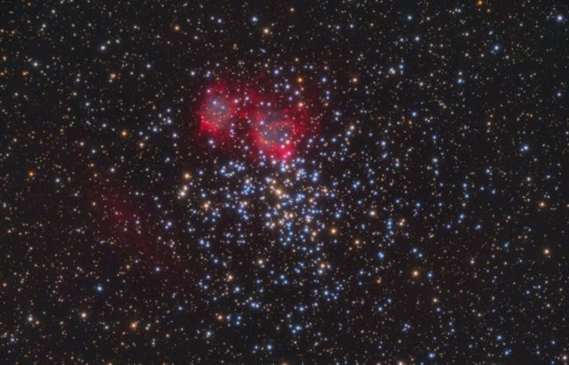 Imagen de la nebulosa planetaria en el cúmulo estelar abierto Messier 37.