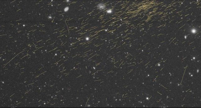 Un ejemplo de una extensa lluvia de rayos cósmicos capturada por el HSC en el Telescopio Subaru.