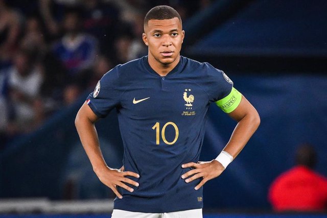 Archivo - Kylian Mbappé, durante un partido con la selección francesa.