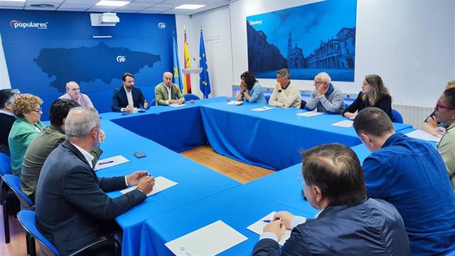 Reunión del grupo parlamentario del PP en Asturias.