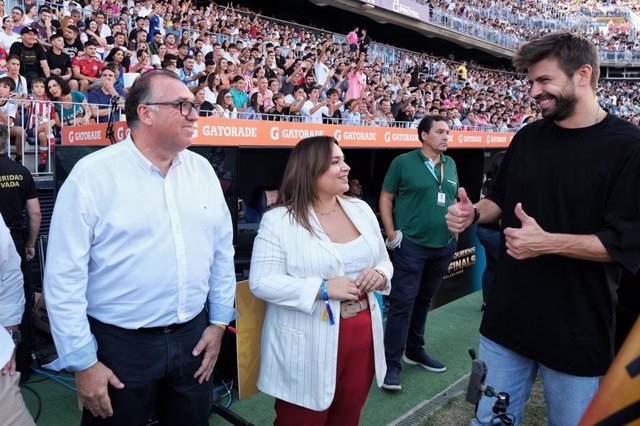 Arturo Bernal, junto a Gerard Piqué, en la Kings y Queens Cup Finals en La Rosaleda