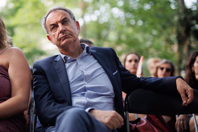 Archivo - El expresidente del Gobierno, José Luis Rodríguez Zapatero, durante el acto de entrega de los Reconocimientos Arcoíris, en el Real Jardín Botánico de Madrid, a 27 de junio de 2023, en Madrid (España).