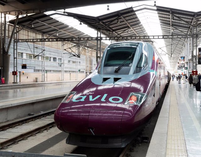 Archivo - Tren Avlo de Renfe en Málaga.