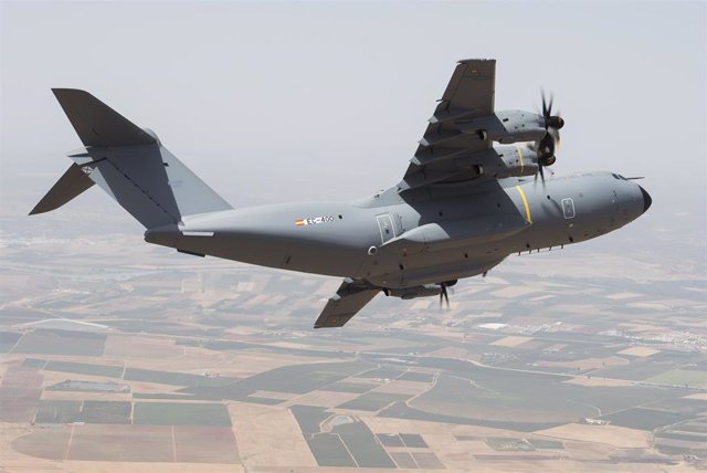 Archivo - Primer vuelo del primer A400M para España