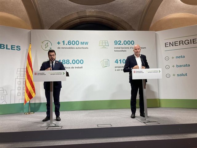 El presidente de la Generalitat, Pere Aragonès, y el conseller de Acción Climática, Alimentación y Agenda Rural, David Mascort.