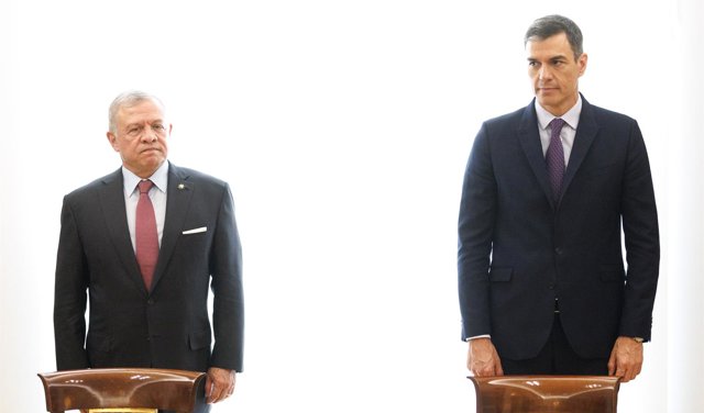 Archivo - El presidente del Gobierno, Pedro Sánchez, y el rey Abdalá II de Jordania