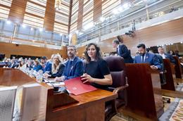 La presidenta de la Comunidad de Madrid, Isabel Díaz Ayuso, interviene durante una sesión plenaria en la Asamblea de Madrid, a 19 de octubre de 2023, en Madrid (España). 