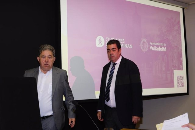 El alcalde de Pontevedra, Miguel Anxo Fernández Lores, y el concejal de Tráfico y Movilidad del Ayuntamiento de Valladolid, Alberto Gutiérrez Alberca.