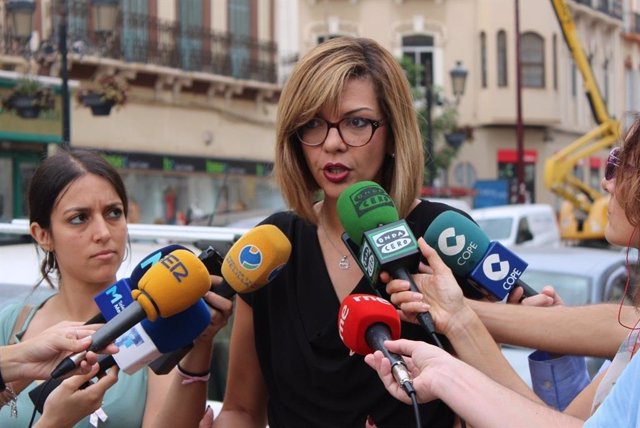 La delegada del Gobierno en Melilla, Sabrina Moh, este jueves durante su atención a los medios.