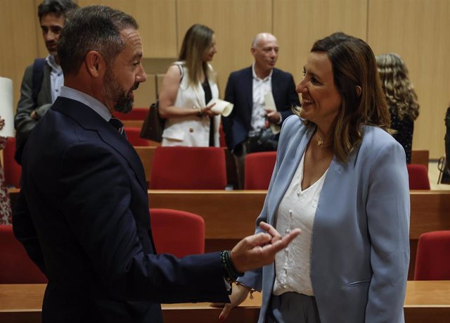 Archivo - El portavoz de Vox en el Ayuntamiento de València, Juan Manuel Badenas, y la alcaldesa María José Catalá en imagen de archivo 