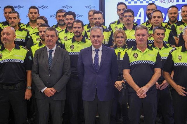 El alcalde de Sevilla, José Luis Sanz, en la presentación de la figura agente-tutor dentro de la Policía Local.