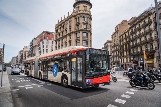 Archivo - Un bus de Barcelona