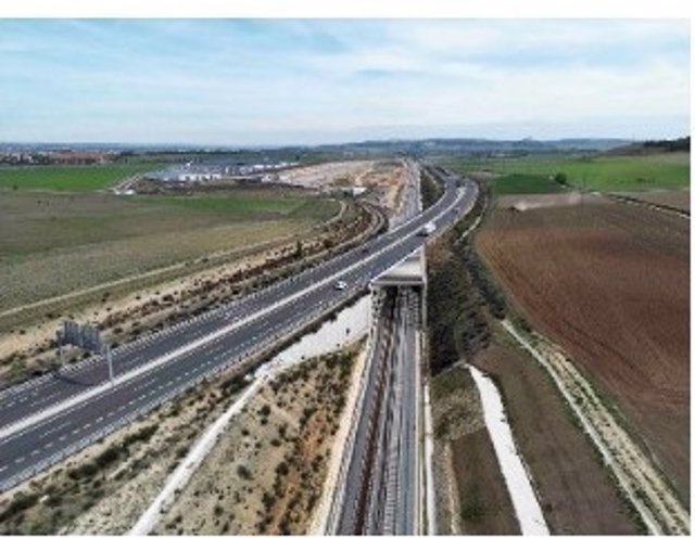 Adif adjudica por 15 millones las obras de vía y electrificación  de la Variante Este de Valladolid .