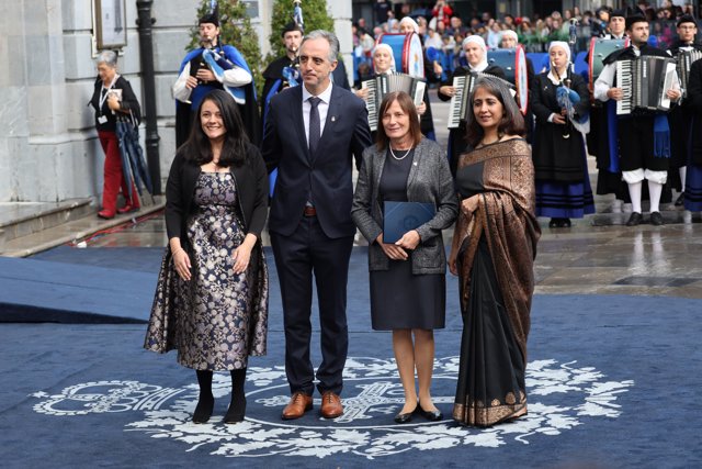 La Familia Real entra en el Campoamor para la gala de los Premios Princesa de Asturias