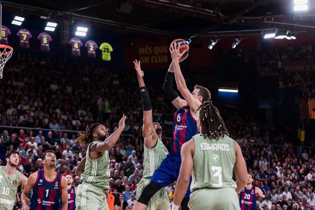 Jan Vesely of Fc Barcelona in action during the Turkish Airlines EuroLeague, match played between FC Barcelona and Bayern Munich at Palau Blaugrana on October 20, 2023 in Barcelona, Spain.