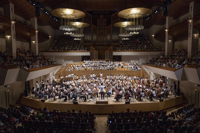 Archivo - Actuación de la Orquesta de Fundación Acción por la Música en el Auditorio Nacional con motivo del décimo aniversario de la entidad.