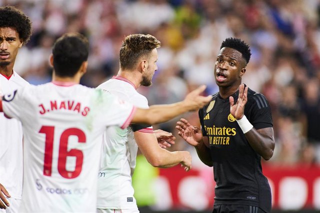 Vinicius Junior of Real Madrid protests during the Spanish league, LaLiga EA Sports, football match played between Sevilla FC and Real Madrid at Ramon Sanchez-Pizjuan stadium on October 21, 2023, in Sevilla, Spain.