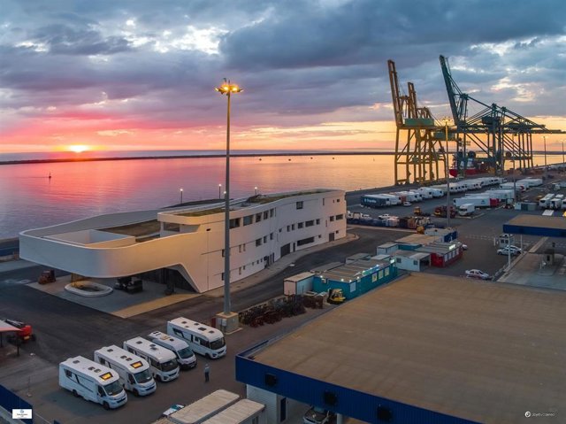 Archivo - Muelle Sur del Puerto de Huelva.