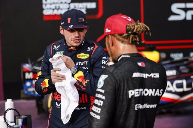 Max Verstappen y Lewis Hamilton