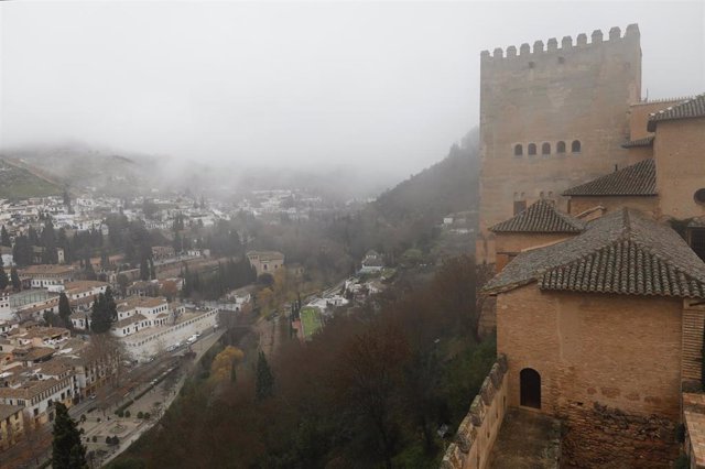 Archivo - Imagen de archivo desde la Alhambra de Granada. 