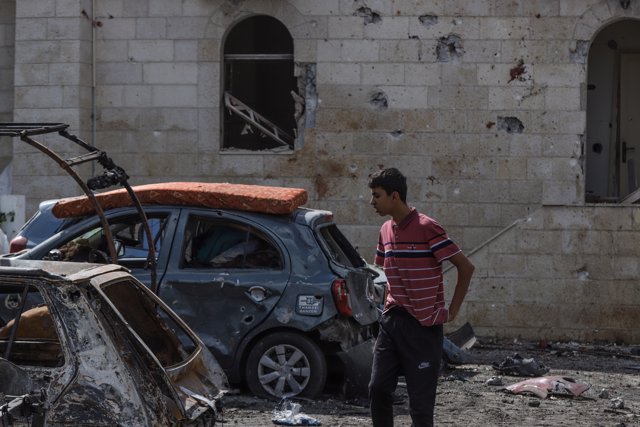 18 October 2023, Palestinian Territories, Gaza City: A teen inspects the destruction following the attack on the Ahli Arab Hospital, which killed dozens of civilians. Photo: Mohammad Abu Elsebah/dpa