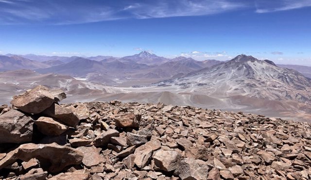 Panorámica de la cumbre del volcán Salin