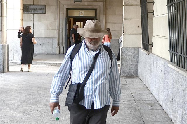 Archivo - El exsindicalista de UGT y presunto "conseguidor" de fondos públicos Juan Lanzas, acudiendo al nuevo juicio en la Audiencia de Sevilla por el caso ERE, a 18 de septiembre de 2023 en Sevilla (Andalucía, España). Este lunes ha comenzado el juicio 