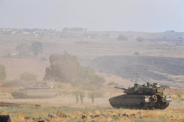 Tanques israelíes en la frontera con Líbano