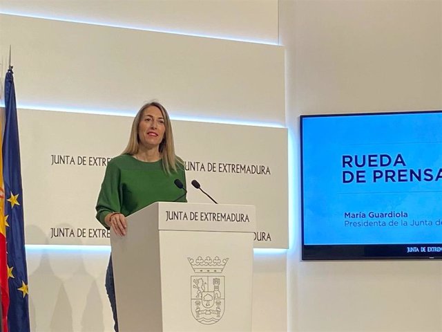 La presidenta de la Junta de Extremadura, Maria Guardiola, en rueda de prensa