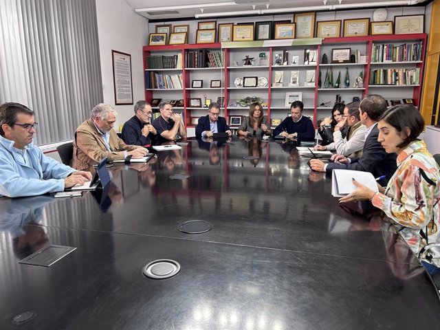 Mesa de coordinación creada por el Ayuntamiento de Sevilla para abordar los trabajos con los que recuperar la normalidad tras el paso de la borrasca Bernard.