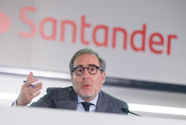 Archivo - El consejero delegado de Grupo Santander, Héctor Grisi, interviene durante la presentación de los resultados de la empresa en el primer semestre de 2023, en la Ciudad Grupo Santander, a 26 de julio de 2023, en Boadilla del Monte, Madrid (España)