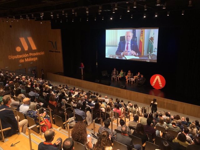 Inauguración, en Málaga, del 'III Congreso Intersectorial sobre envejecimiento y dependencia. SOS ¿Quién y cómo nos cuidarán mañana?: una mirada ética'.