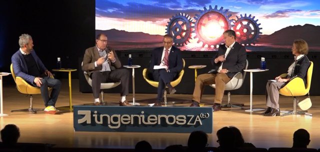 Mesa redonda durante la presentación de la iniciativa del Colegio de Ingenieros Técnicos Industriales de Zamora.