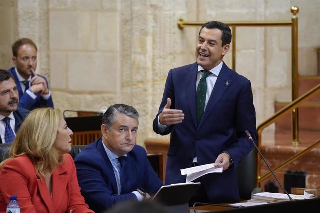 El presidente de la Junta de Andalucía, Juanma Moreno, en la sesión de control en el Parlamento andaluz del 25 de octubre.