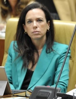 La consejera de Salud y Servicios Sociales, Sara García Espada, en el pleno de la Asamblea