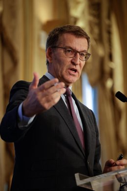 El presidente del PP, Alberto Núñez Feijóo, ofrece una conferencia en el Hotel Palace de Barcelona, a 25 de octubre de 2023, en Barcelona, Catalunya (España). Feijóo ha viajado hasta Barcelona para explicar el "modelo autonomista" del PP que atiende a la 