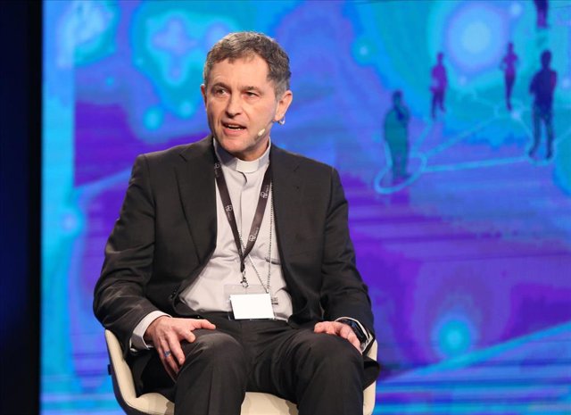 Archivo - El Obispo de Bilbao y economista, Joseba Segura, en una foto de archivo.