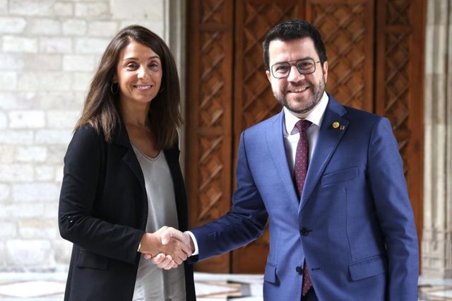 El president de la Generalitat, Pere Aragonès, i la presidenta de l'ACM, Meritxell Budó