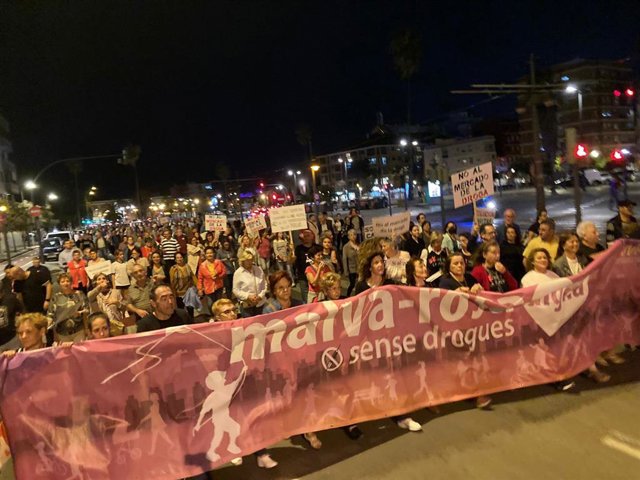 Colectivos vecinales y sociales del barrio valenciano de la Malva-rosa salen de nuevo este jueves a las calles para reclamar un barrio "digno, habitable y sin drogas"