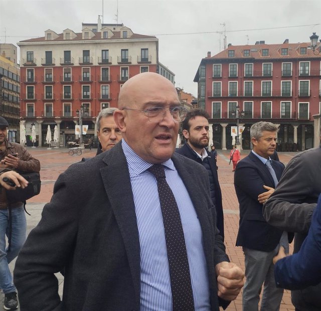Carnero entiende al alcalde de Medina y pregunta qué pasaría si llegaran 3.000 inmigrantes de golpe a Valladolid.