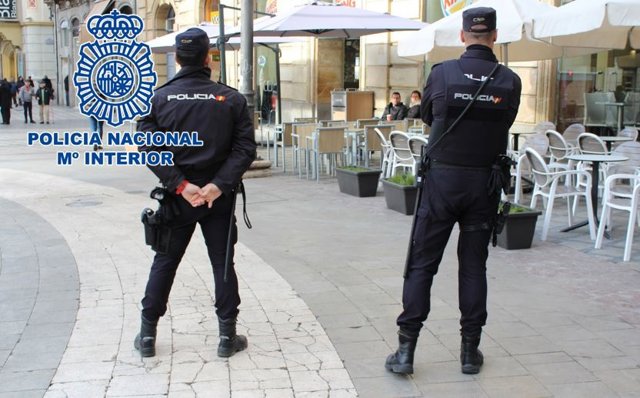 Agentes de la Policía Nacional.