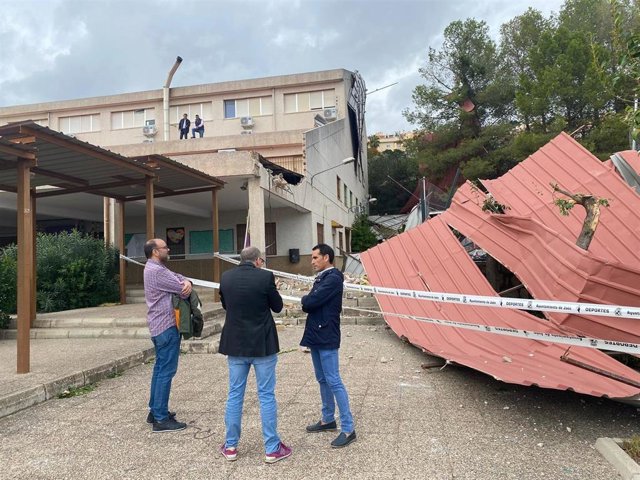 Visita del delegado Francisco José Solano al IES Fuente de la Peña