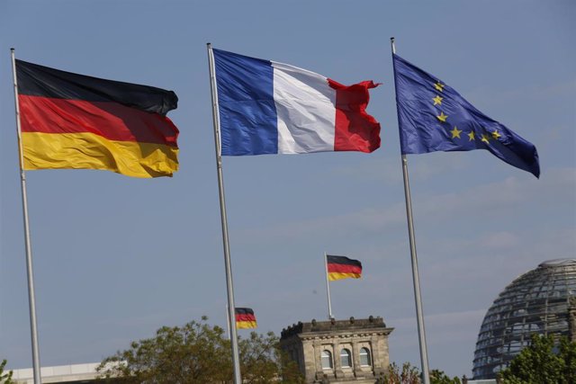 Archivo - Banderas de Alemania, Francia y Europa.