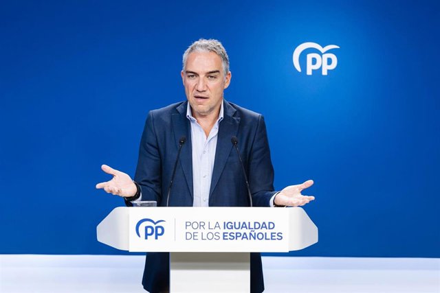 El coordinador general del PP, Elías Bendodo, ofrece una rueda de prensa posterior a la reunión del Comité de Dirección del Partido Popular, a 2 de octubre de 2023, en Madrid (España).