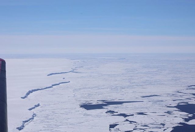 Una vista de la lengua de hielo del glaciar Denman en la Antártida Oriental.